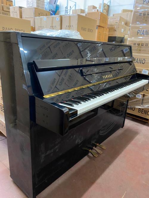 Yamaha C108 - 1